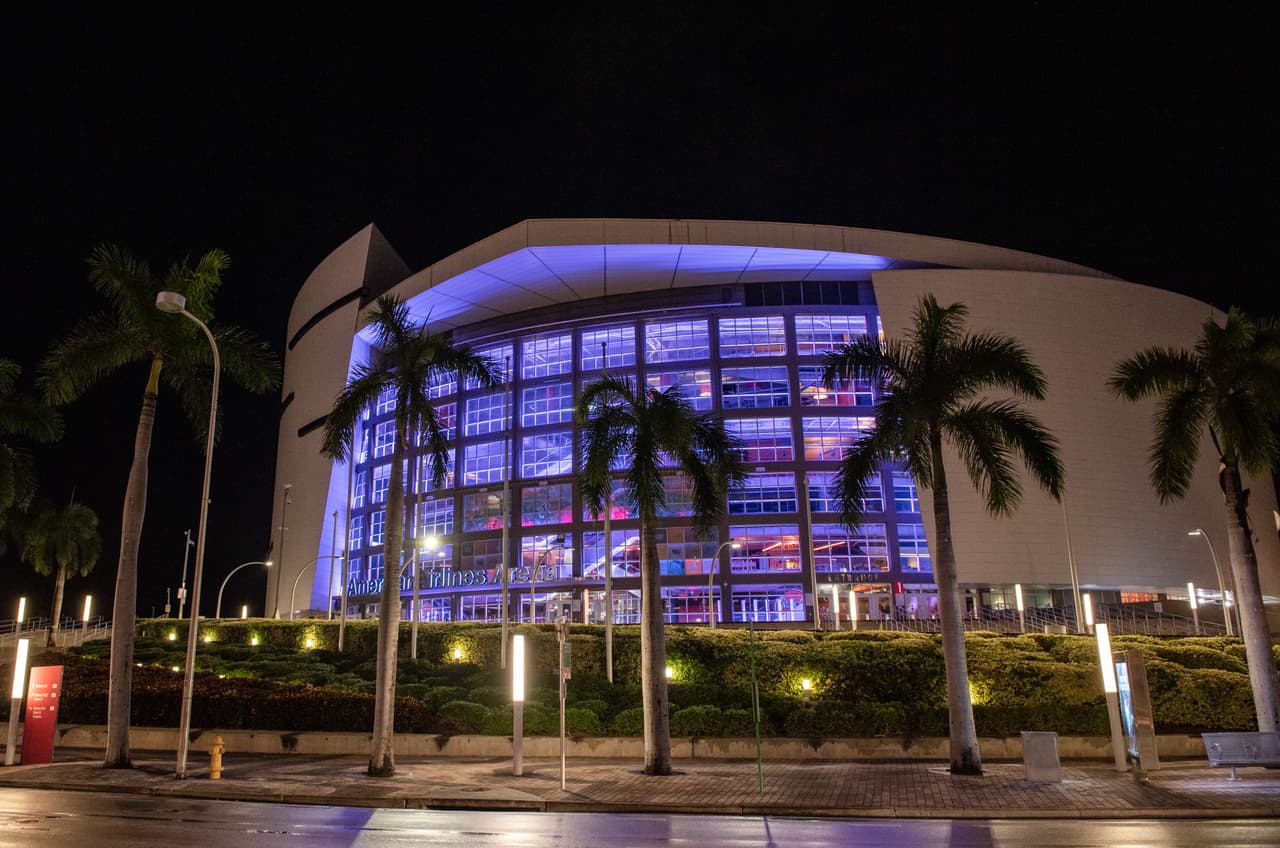 También la Torre Carnival del Centro Adrienne Arsht, el Ayuntamiento de Coral Gables, el Brickell World Plaza, el Museo Vizcaya, el AAA y la Torre One Biscayne.