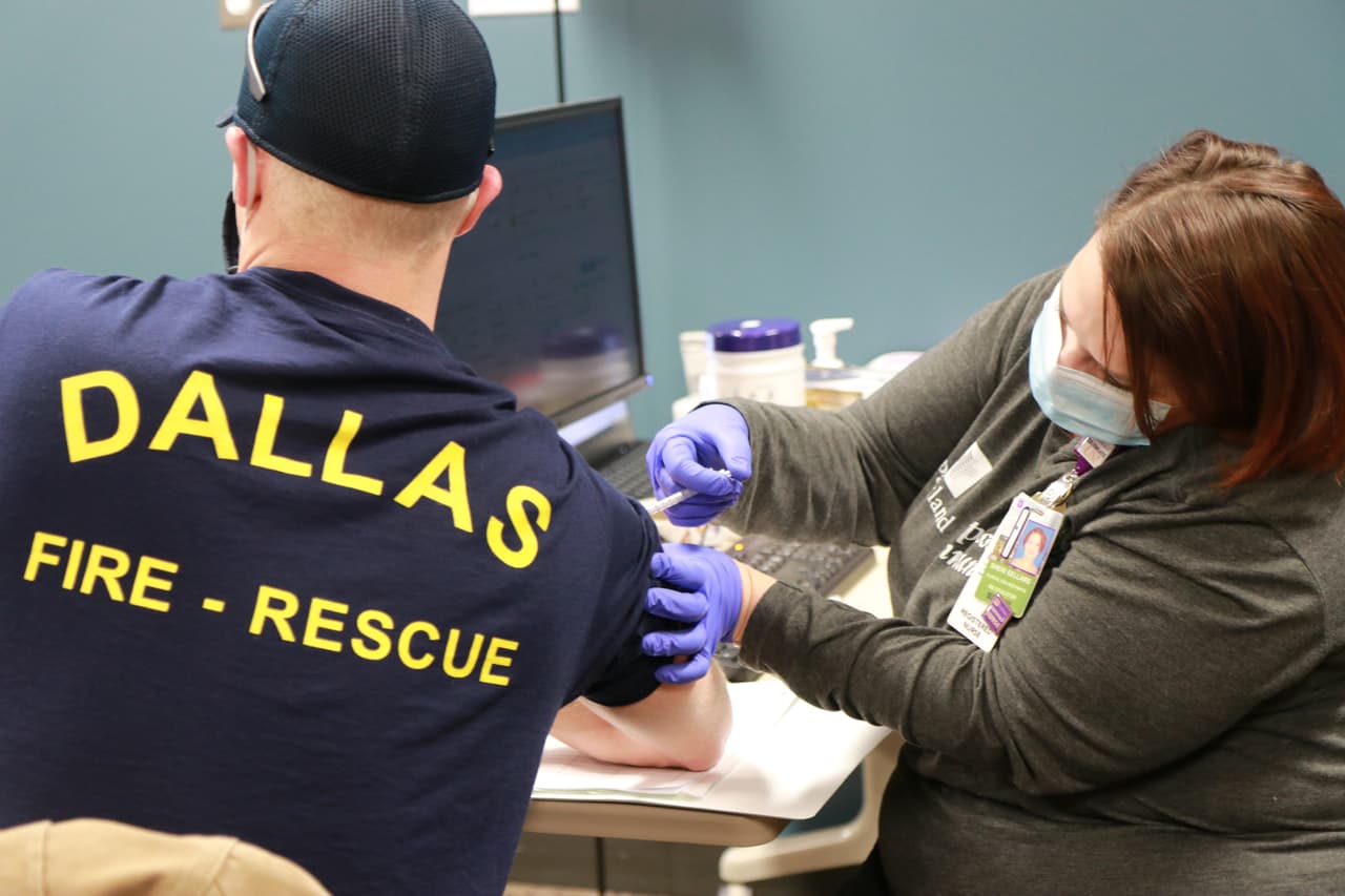 La ciudad espera vacunar a 2000 mil trabajadores de primera línea en 20 días. 
<br>