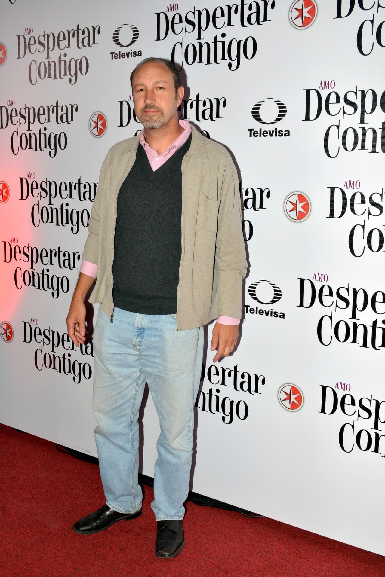 Guillermo Murray encarnará a su esposo. El actor confesó que su personaje será todo un mandilón.