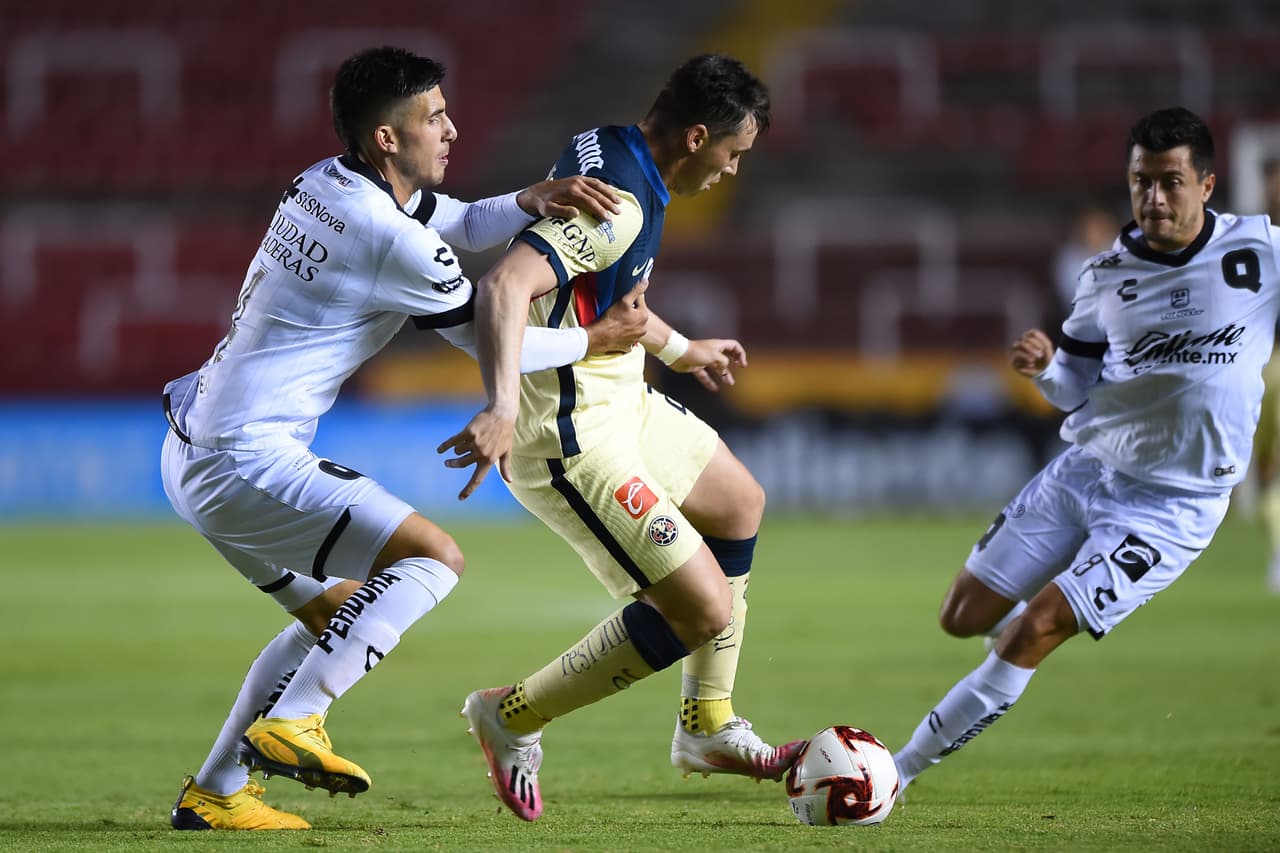 Los Gallos arrancan el encuentro con una energía que no habían desmostrado antes.