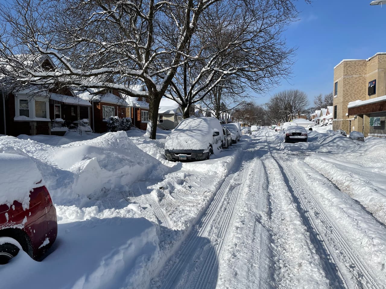Aparte de nieve dispersa se espera algunos periodos de sol y neblina.