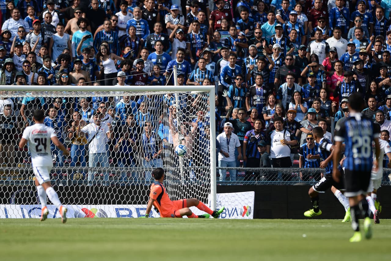 Al Cruz Azul le metió un golazo llegando por sorpresa desde medio campo y definiendo con precisión de delantero.