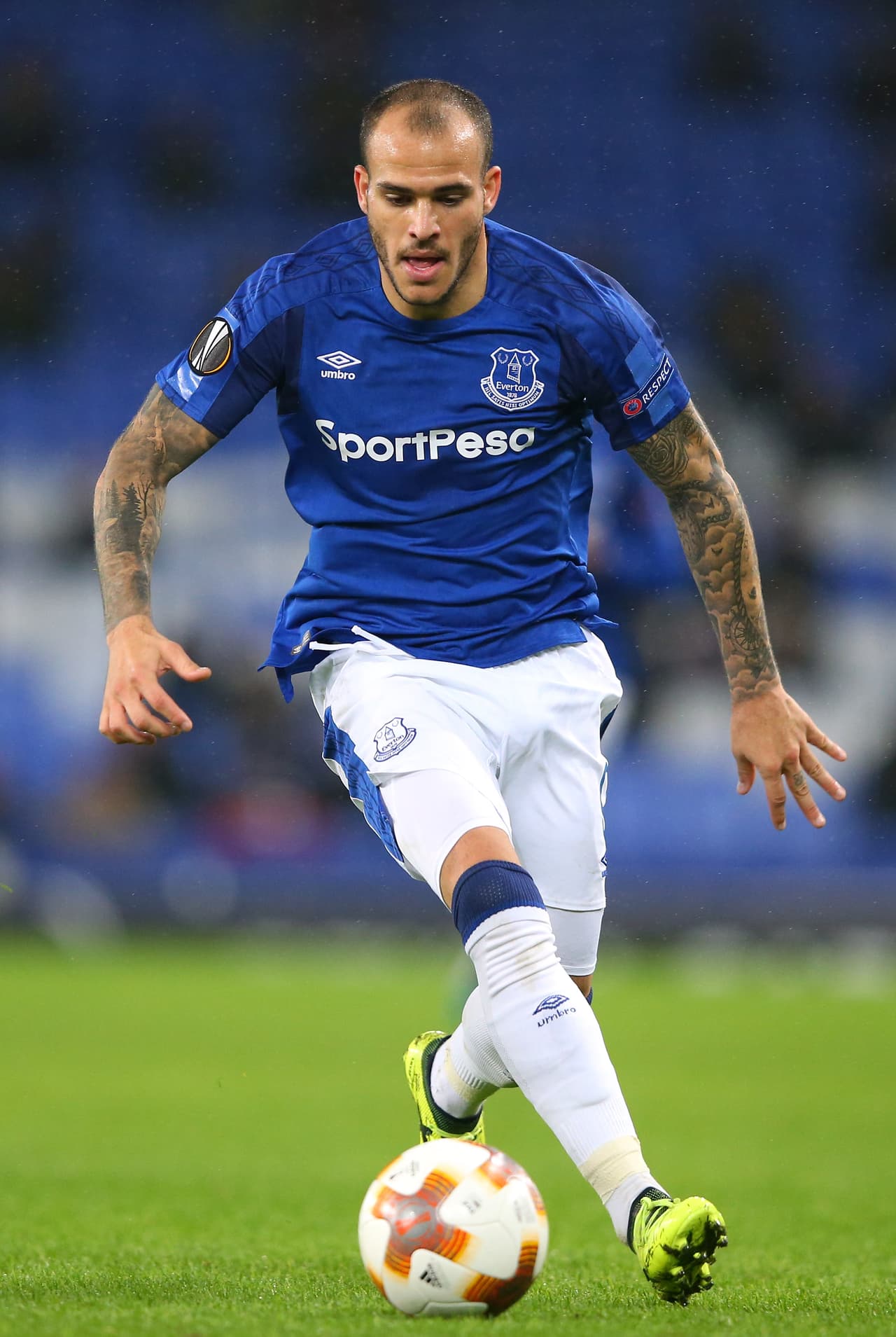 Con pocos minutos en el Everton, el delantero Sandro Ramírez deja la Premier y se une al Sevilla en calidad de préstamo hasta final de temporada.