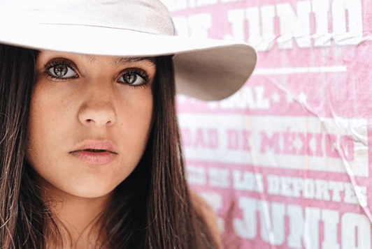 Además de compartir con sus seguidores su estilo de vida, uno de sus pasatiempos favoritos es viajar.