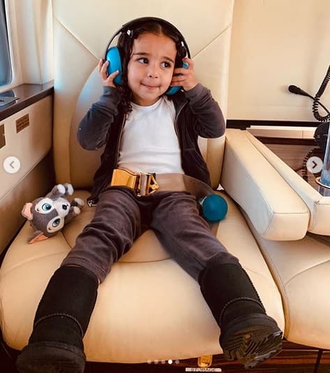 La experiencia fue un regalo que le hizo Jenner a su sobrina: "Llevo a Dream en 
<b>su primer viaje en helicóptero</b>. Feliz cumpleaños, nena... eres un regalo", publicó la empresaria aquel día en Instagram, según citó The Blast.
<br>