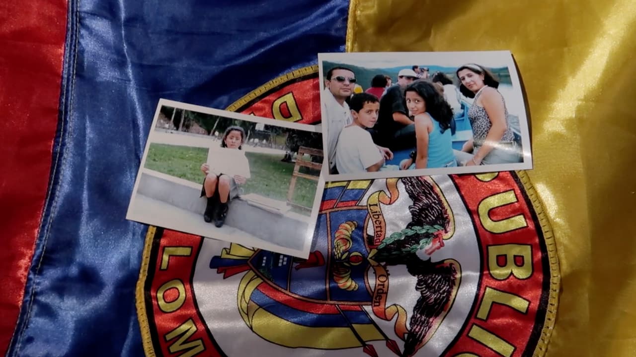 Lina Hidalgo, salió de su país natal Colombia 
<b><a href="https://www.univision.com/local/houston-kxln/lina-hidalgo-habla-sobre-su-lado-humano-y-comparte-detalles-de-su-familia-video">con su familia </a></b>cuando era una niña, buscando seguridad.