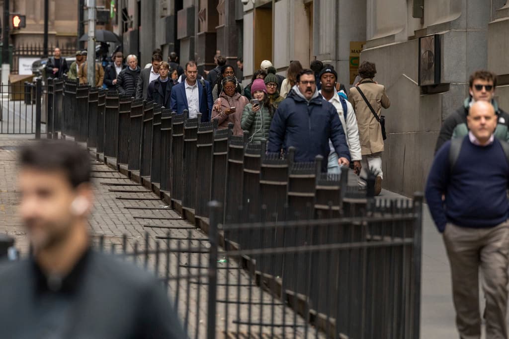 El empleo en el país se recupera en agosto y suben los tipos de interés hipotecarios