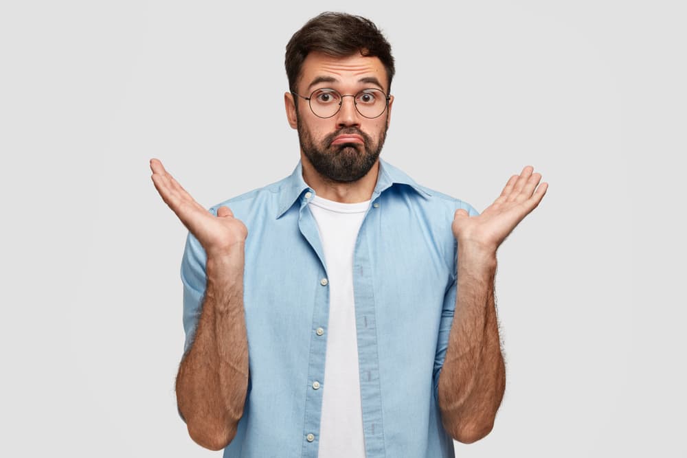 Por supuesto que esa hermosa visión de futuro y de la humanidad como un todo es maravillosa, el problema consiste cuando enciendes el farol de todas las casas del barrio, pero ¡no te ocupas de la tuya! Sin proponértelo pareces estar ausente, con el cuerpo en un lado y la mente en otra y esa forma de actuar puede causar malestar en quienes no te conocen bien.