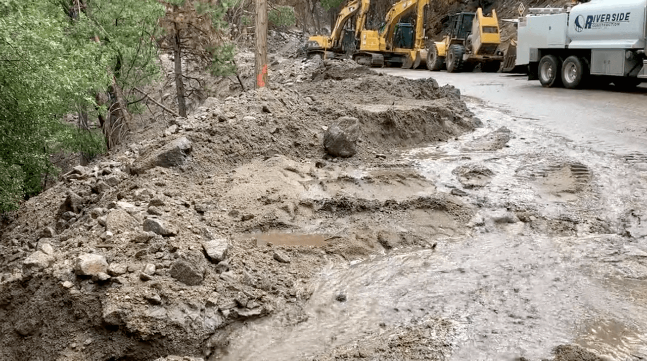 Además, informaron sobre una nueva línea de información sobre tormentas, disponible de todos los días de 7 a. m. a 9 p. m. al (909) 387-3911. Piden dejar mensajes para llamadas después de las 9 p. m.