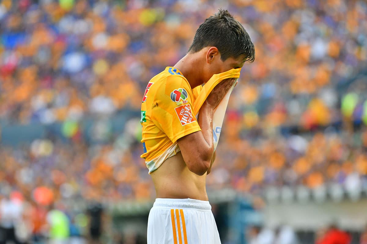 El extremo de Tigres, Jürgen Damm, lamenta su mala suerte por tener que marcharse lesionado.
