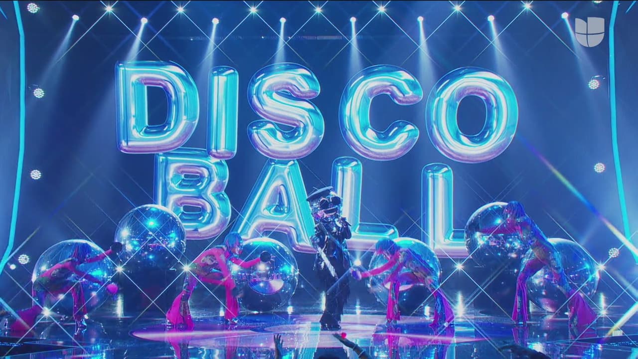 Disco Ball cantó ‘Sobreviré’ en versión salsa. Después de ver su desempeño, los 'investigadores' indicaron que Bianca Marroquín, Biby Gaytán, Chantal Andere o Cassandra Sánchez Navarro podrían estar representando a este personaje.
<br>