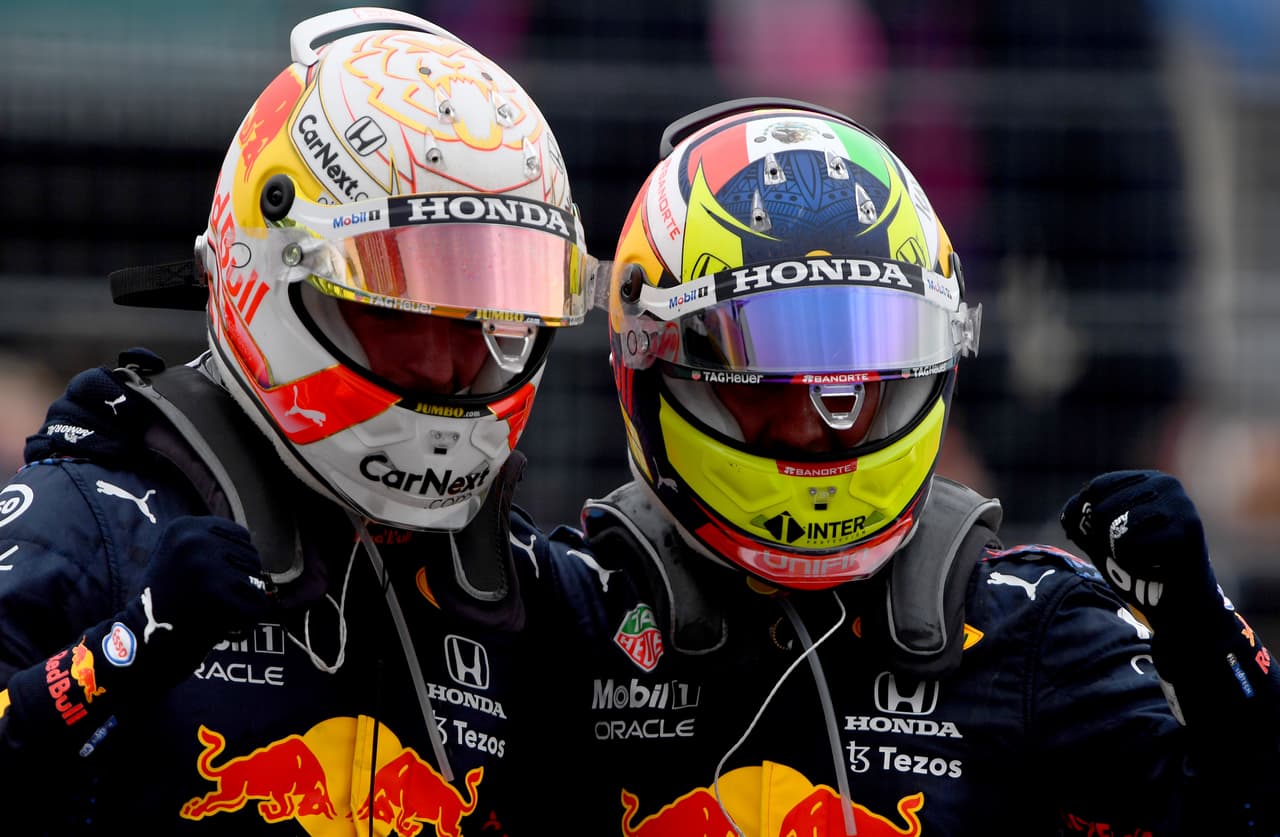 Sergio 'Checo' Pérez logra subir al podio en la Formula 1 junto a su compañero de Red Bull, Max Verstappen, y Lewis Hamilton. El mexicano llegó en tercera posición, mientas que el piloto británico se adjudicó la segunda plaza. El neerlandés fue campeón del Gran Premio de Francia y fue nombrado piloto del día.