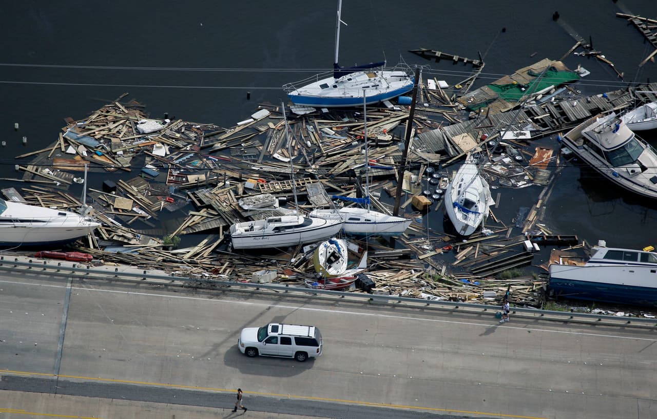 Ike fue el tercer ciclón tropical que azotó el estado de Texas durante la temporada de huracanes de 2008, luego de huracán Dolly de categoría 2 y la tormenta tropical Edouard.