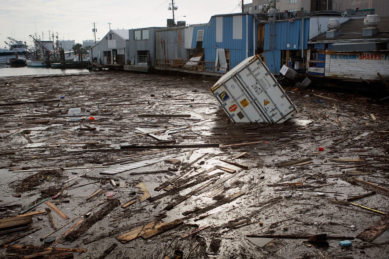 El proyecto de
<b><a href="https://www.univision.com/local/houston-kxln/comite-senado-proyecto-ley-marejadas-ciclonicas-houston-galveston-ike-dike" target="_blank">Ike Dike</a></b> lleva años transitando por las agendas de gobiernos y líderes políticos, hasta que finalmente en 2022 fue aprobado por el presidente Biden, aunque su financiación todavía no está asegurada.