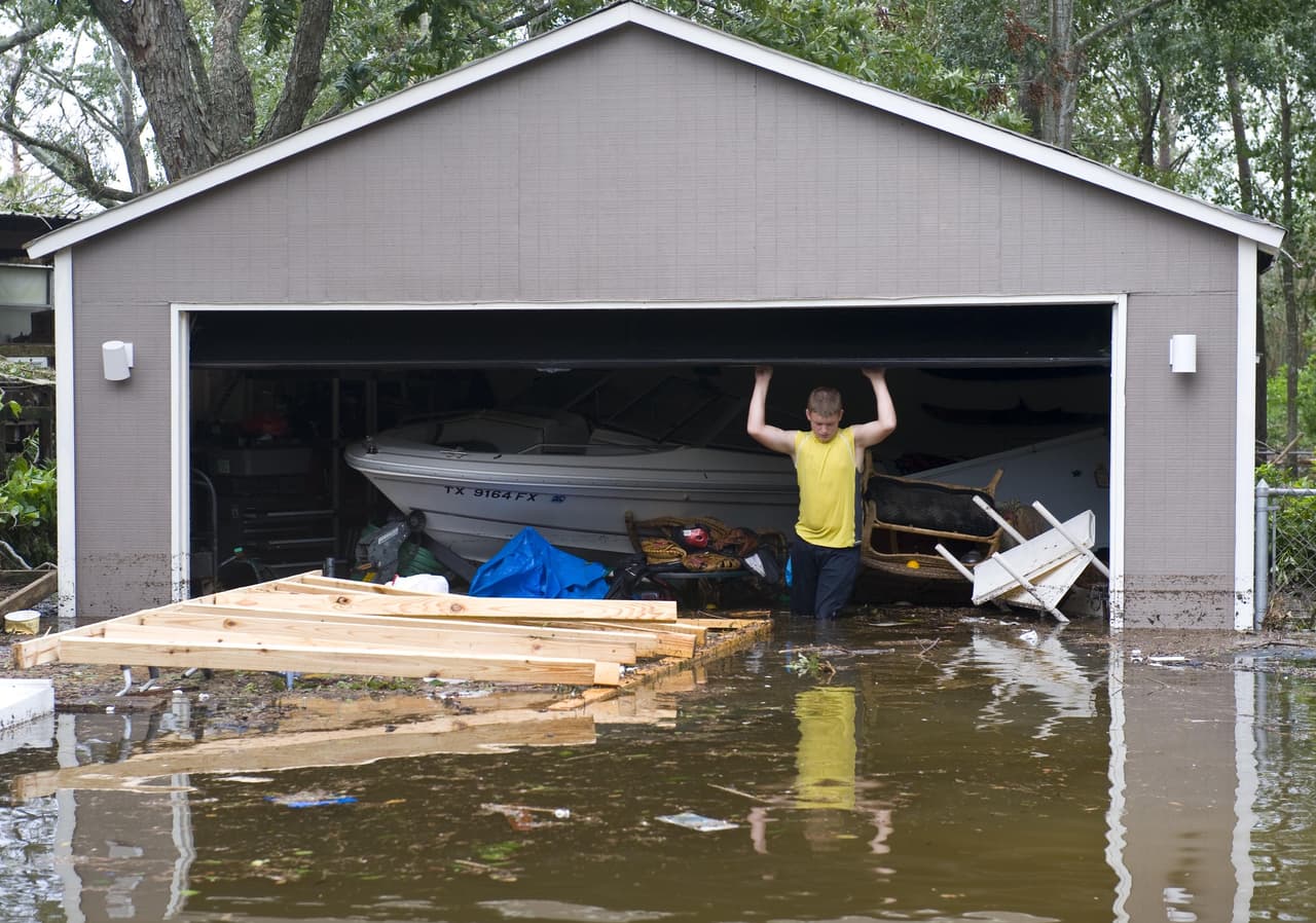 Unas 92,000 viviendas quedaron dañadas en el condado de Harris.