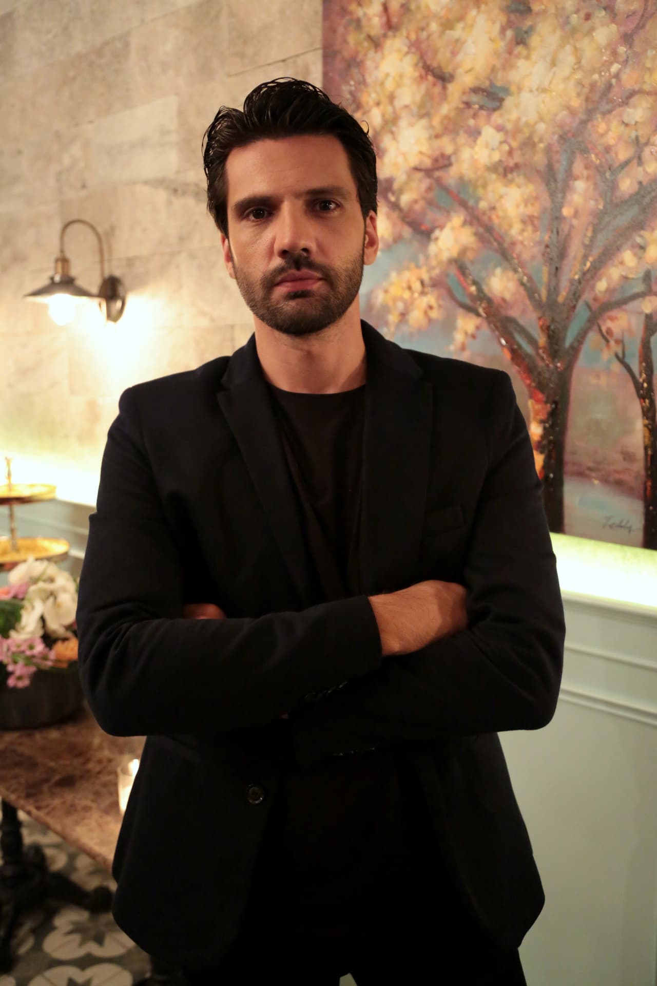 Para la sexta gala, Mira Quién Baila All Stars tendrá la participación especial de Kaan Urgancıoğlu, el actor turco que saltó a la fama por su papel del villano Emir en la serie Amor Eterno que se transmite por Univision de lunes a viernes a las 9P/8C.
<br>