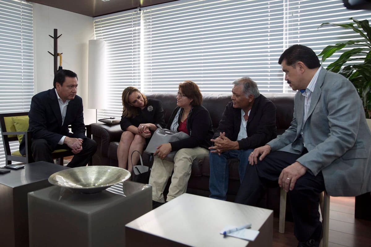 Rescatan a la hija de la mujer que suplicó ayuda de rodillas a un ministro mexicano