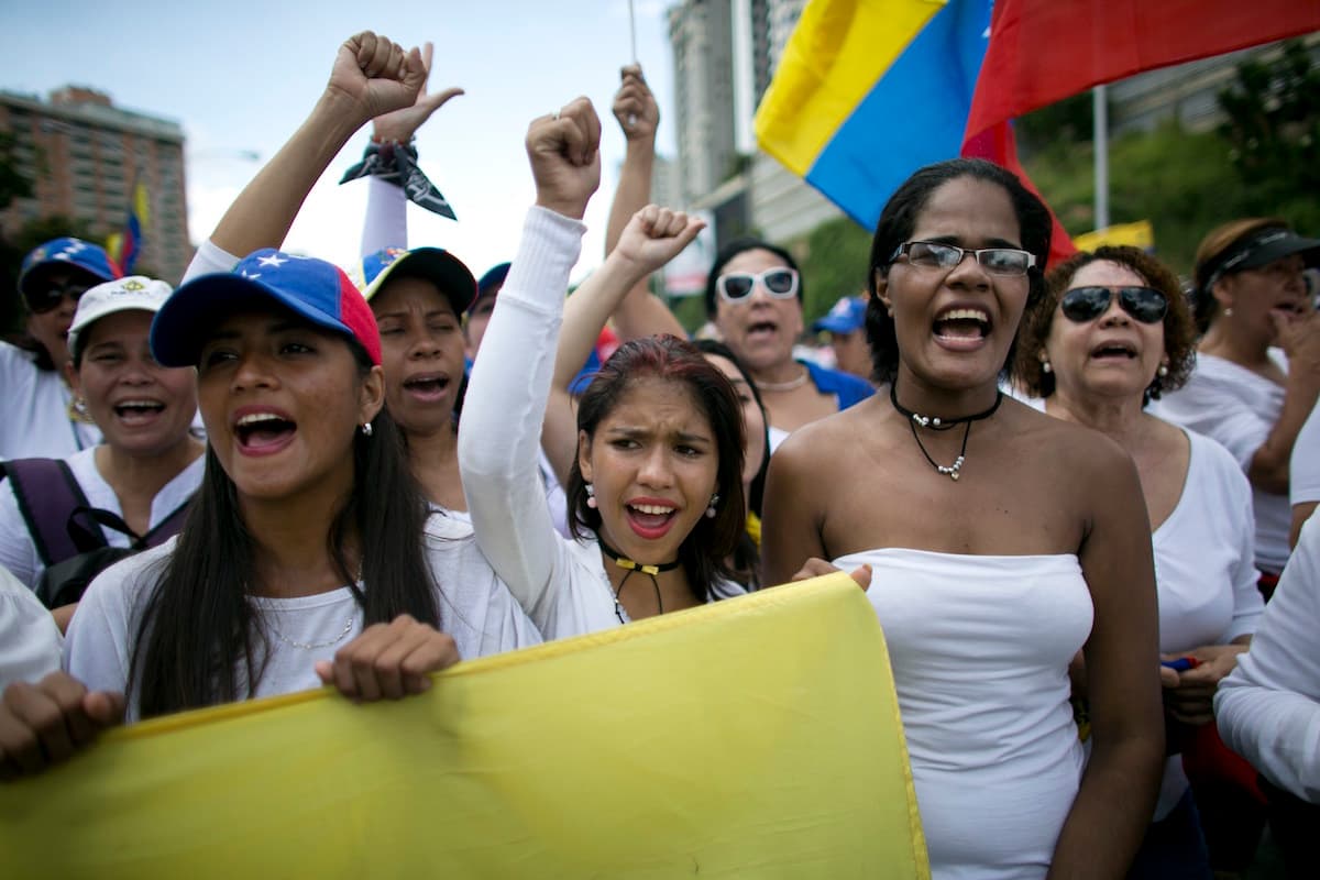 Las principales encuestas del país indican que Maduro y sus aliados habrían perdido la consulta por un amplio margen, en este país sudamericano sumido en una compleja crisis