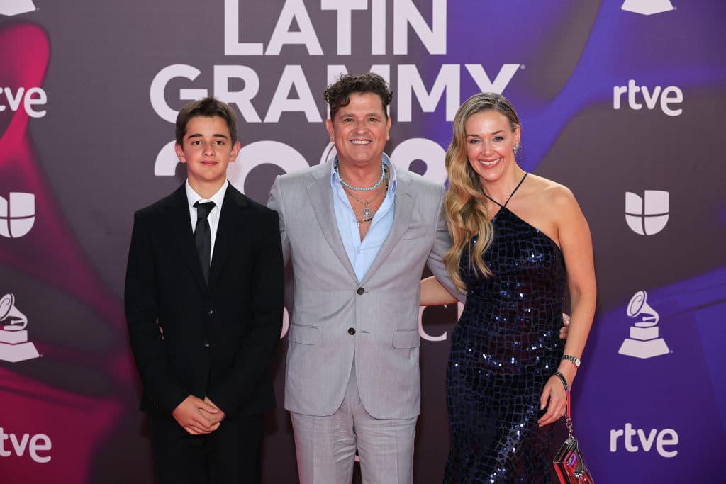 Carlos Vives llegó acompañado de su esposa Claudia Elena Vásquez y de su hijo Pedro.