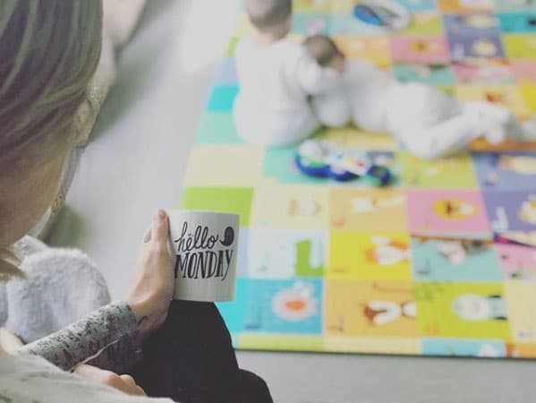 Ludwika Paleta enloquece las redes sociales cada vez que comparte una fotografía de sus mellizos.