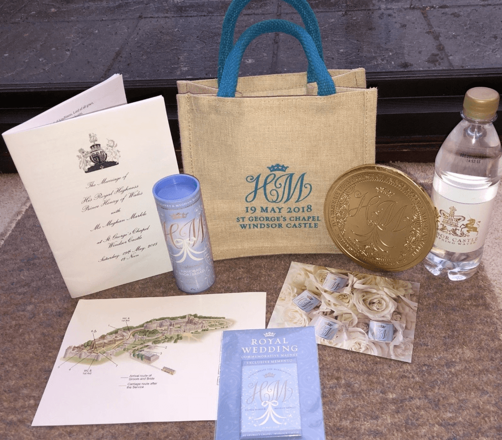 En el interior del bolso de regalo también había un folleto y un mapa de Castillo de Windsor para que los invitados disfrutaran de su estadía y del día especial.