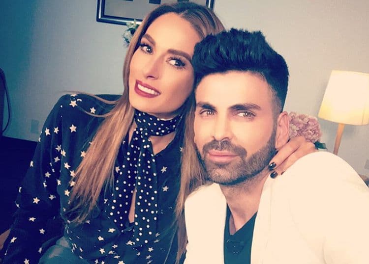 Aquí lo vemos al lado de la conductora Galilea Montijo.