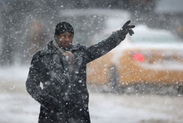 Hasta pedir un taxi en Nueva York se convirtió el jueves en una tarea peligrosa.