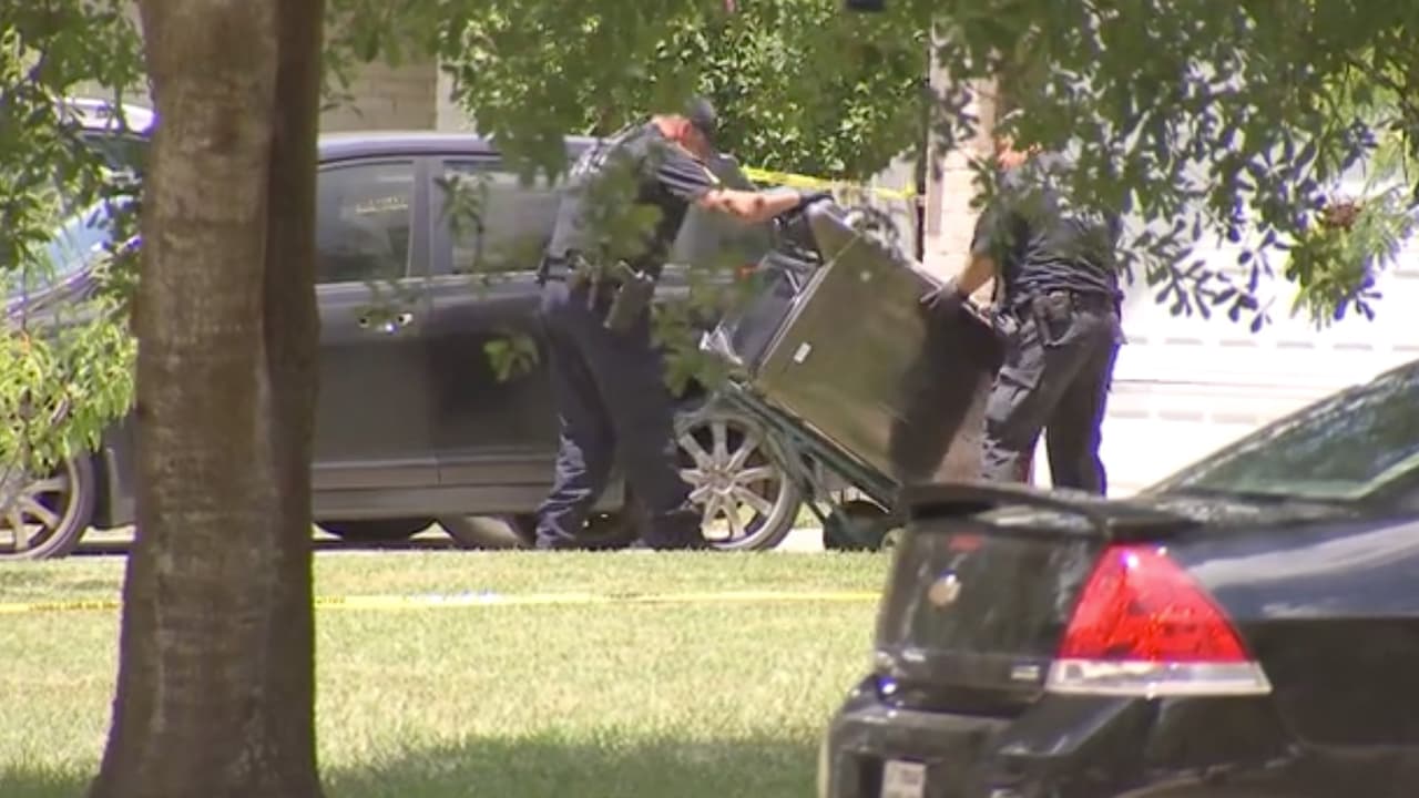 También se encontró sangre en la lavadora y la puerta del menor.