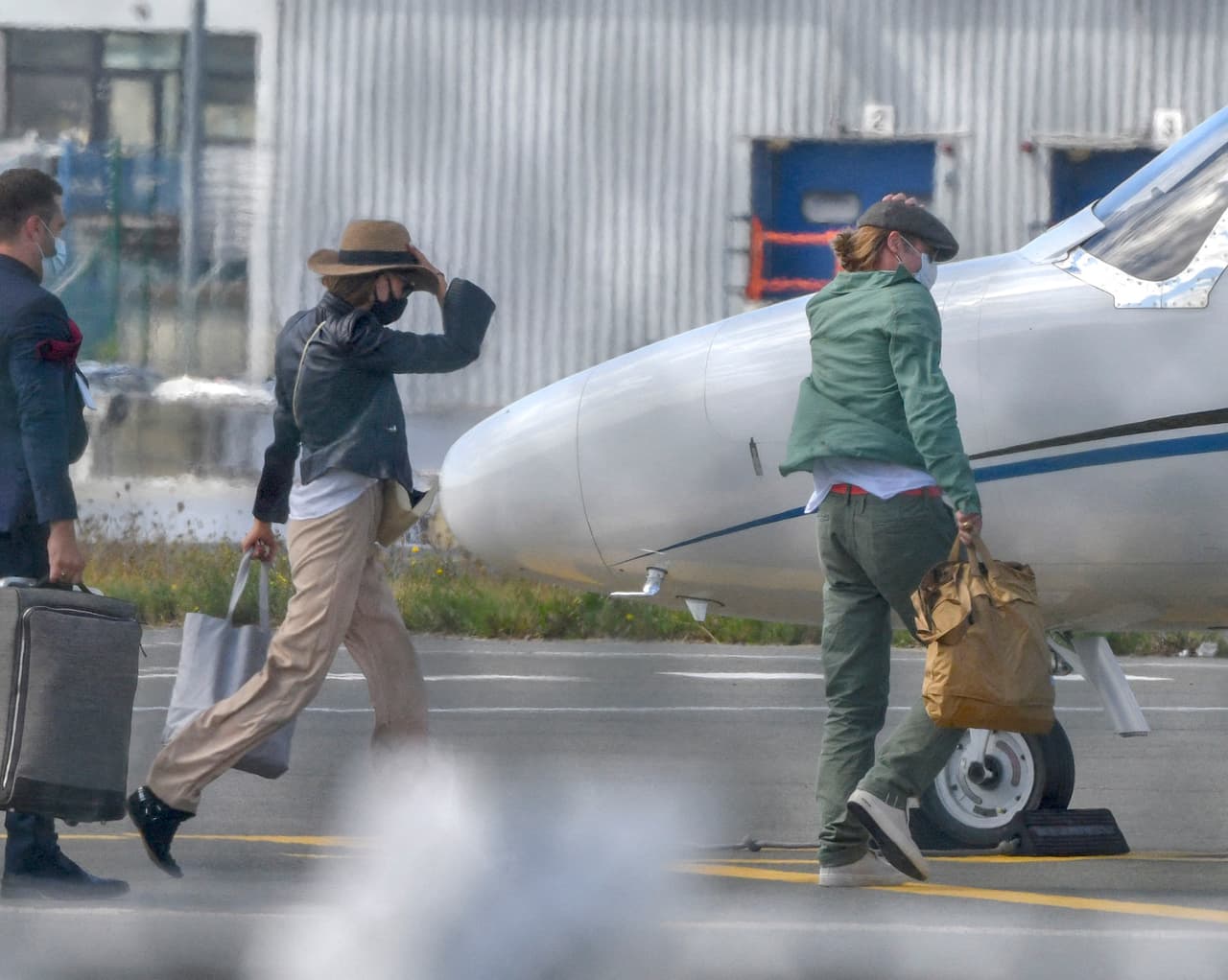 "Están saliendo, están disfrutando de unas vacaciones juntos", dijo un informante a Page Six.
<br>