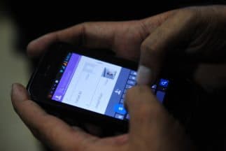 El profesor conformó un grupo de WhatsApp con la advertencia de no comentarle nada a sus padres.