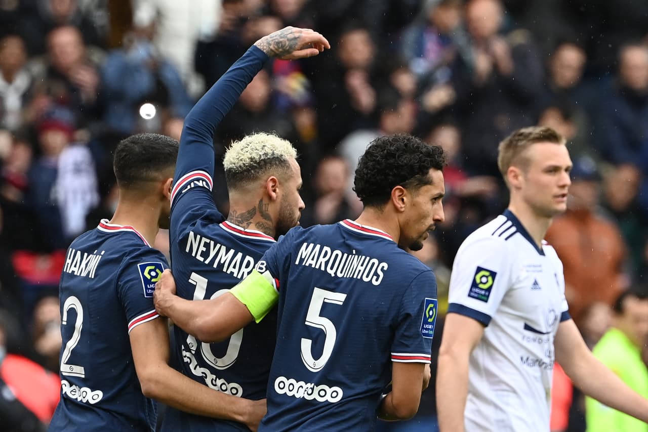 El PSG goleó al Bordeaux con los goles de Mbappé, Neymar y Leandro Paredes, pero ni esa victoria evitó los abucheos de sus seguidores, quienes castigaron especialmente al Ney y Lio.
