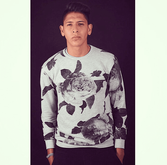 Edson Omar Álvarez Velázquez participa como defensa.