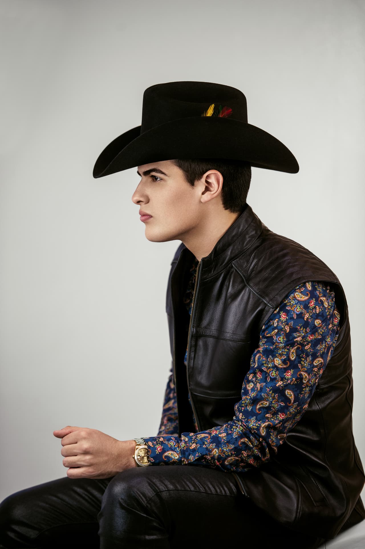 El cuestionamiento no le gustó nada al joven quien contestó: "Hablando de no estés ching.... pícale a otro lado y tira tu veneno, ¿usted no tiene vida o qué?".