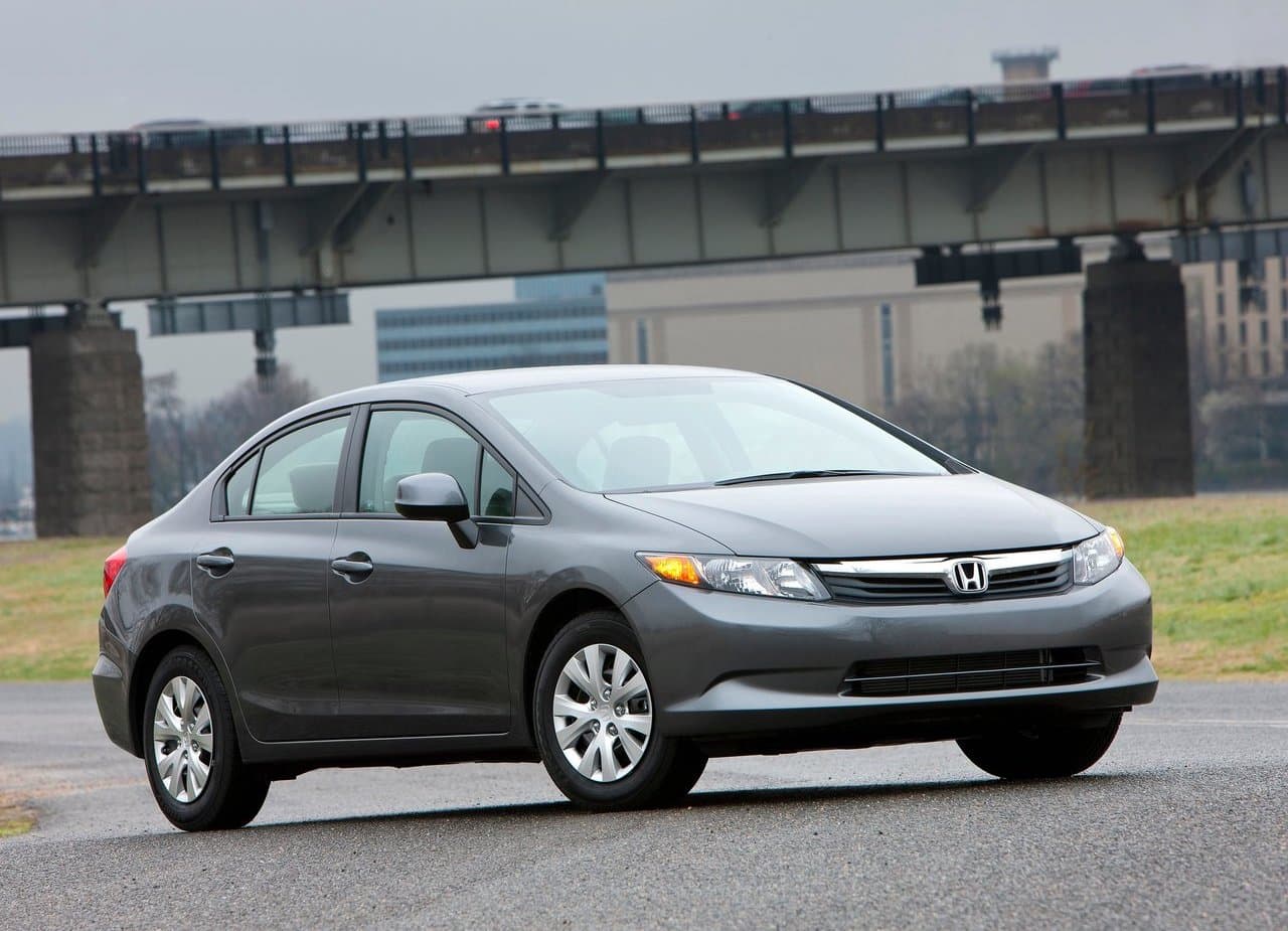 <h3 class="cms-H3-H3"><b>Honda Civic</b></h3>
<br>
<ul>
 <li style="box-sizing: border-box; margin: 0px 0px 20px; padding: 0px; border: 0px; outline: 0px; background: 0px 0px; font-size: 18px; vertical-align: baseline; text-size-adjust: 100%; color: rgb(0, 0, 0);"><b>Número de robos: </b>38,426</li>
 <li style="box-sizing: border-box; margin: 0px 0px 20px; padding: 0px; border: 0px; outline: 0px; background: 0px 0px; font-size: 18px; vertical-align: baseline; text-size-adjust: 100%; color: rgb(0, 0, 0);"><b>Edición más robada:</b> 2000 (5,290 unidades) </li>
 <li style="box-sizing: border-box; margin: 0px; padding: 0px; border: 0px; outline: 0px; background: 0px 0px; font-size: 18px; vertical-align: baseline; text-size-adjust: 100%; color: rgb(0, 0, 0);"><b>Robos por cada 1,000 unidades:</b> 5</li>
</ul>