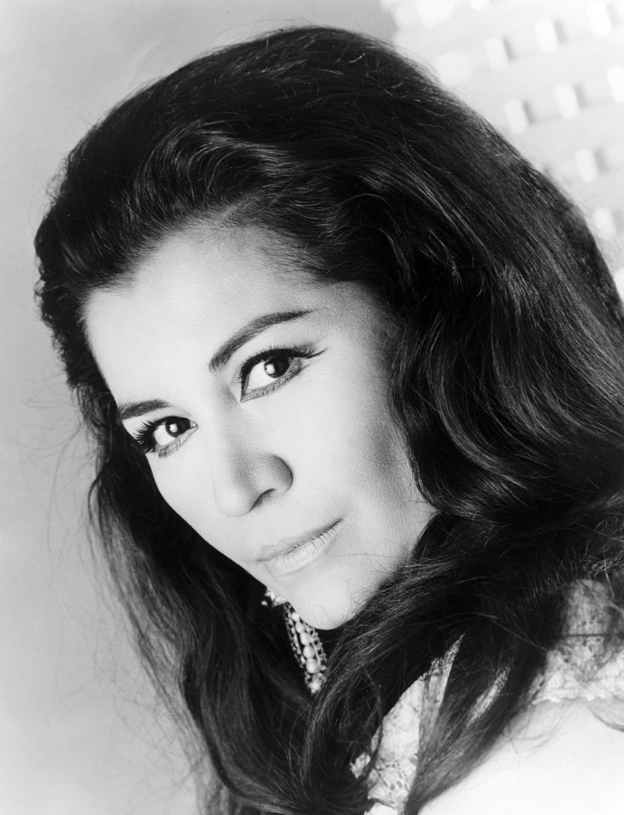 De acuerdo con la sucesora de 'Lola La Grande', su madre compuso dos canciones en su carrera y aclaró al programa mexicano que no existen más composiciones inéditas.