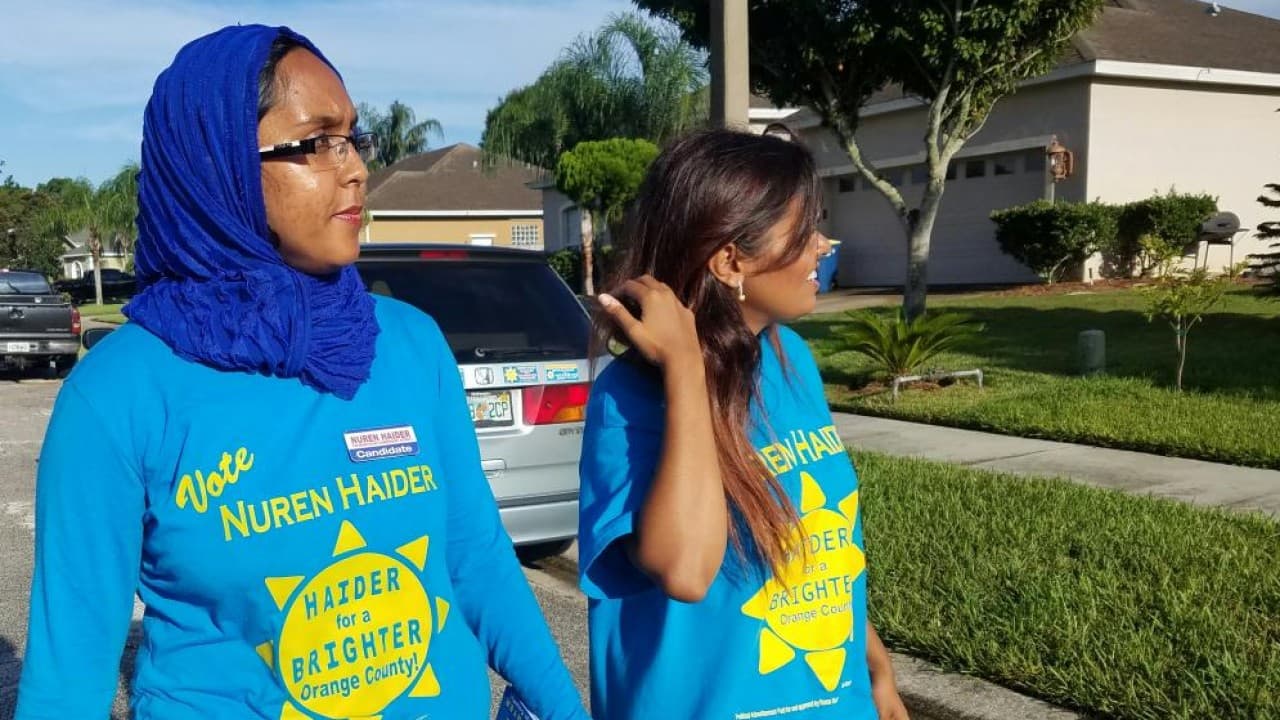 Un día llamando a puertas de votantes con la candidata musulmana de Orlando Nuren Haider