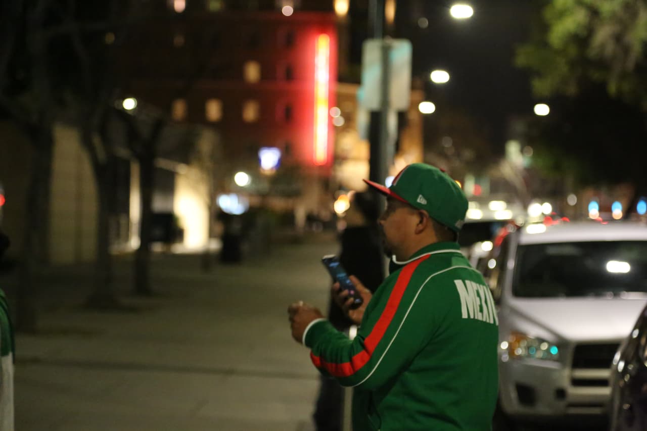 Los fanáticos mexicanos no dejaron pasar la oportunidad de estar cerca de los jugadores que despiertan su ilusión mundial con mundial.