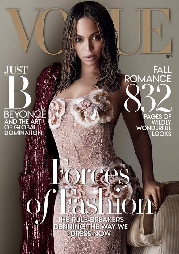 Beyoncé posó con un vestido exclusivo de Marc Jobs.