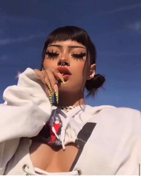 El medio apunta que Moriel afirmó sobre su relación con Anuel: “Aquí nadie se robó a nadie, él vino solo”. 
<br>