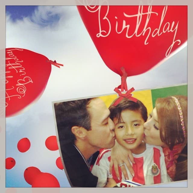 Priscila y Gustavo están orgullosos del jovencito en el que se está convirtiendo Alejandro. En 2021 inició sus estudios de preparatoria.