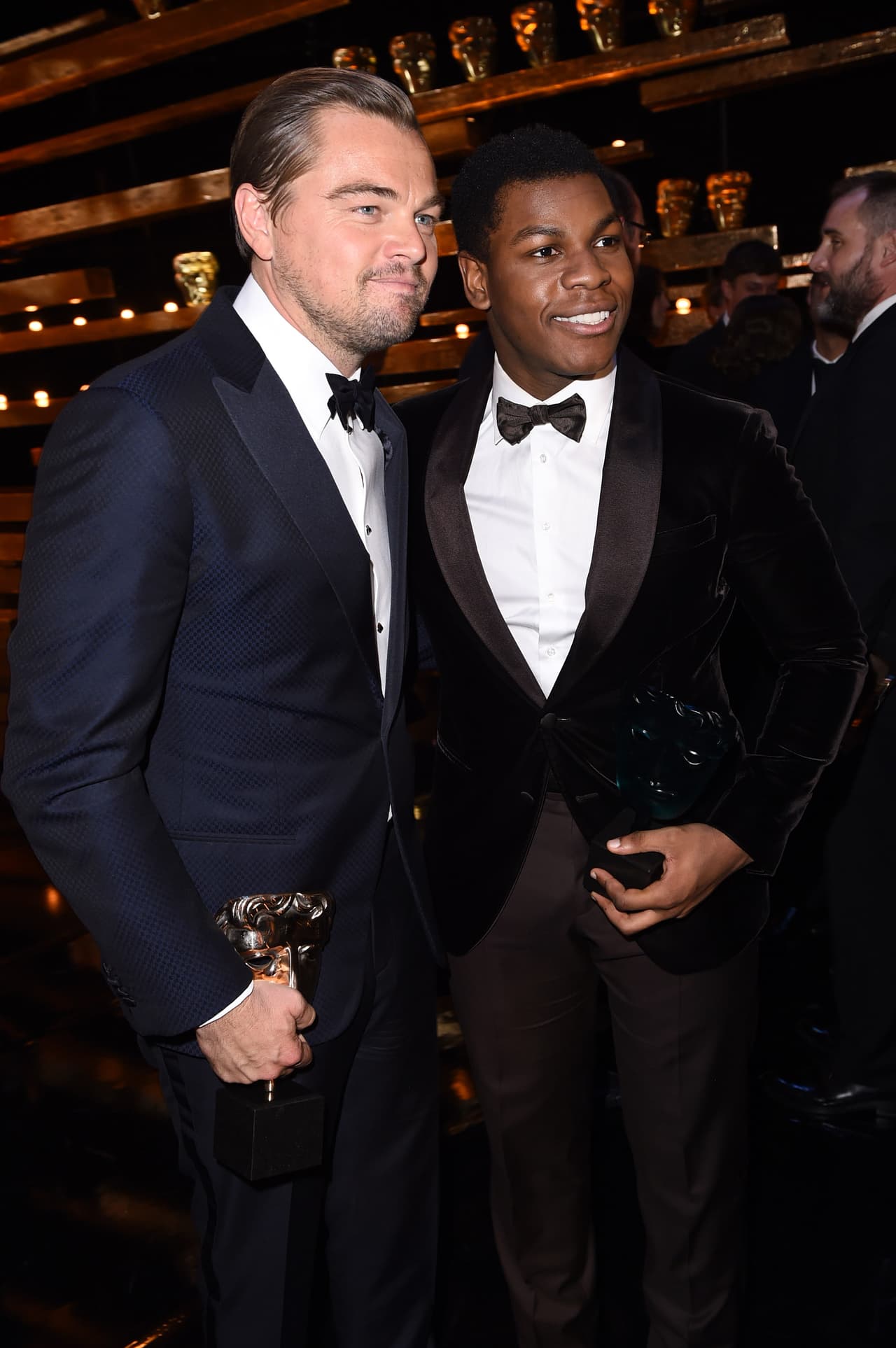 John Boyega, ahora ampliamente conocido por su papel en la nueva edición de Star Wars, fue con un gran fan a tomarse una foto con DiCaprio.