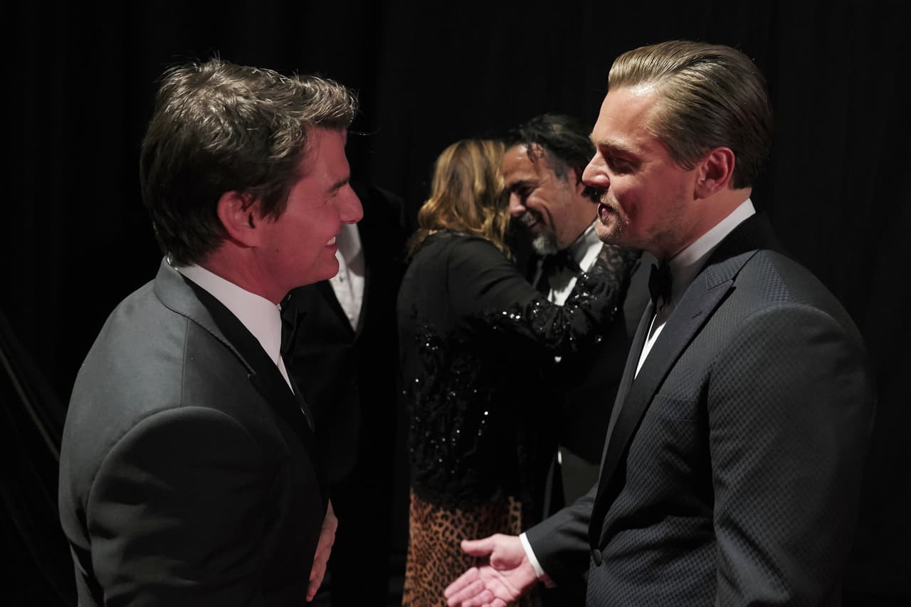 ¿Qué estarían platicando? ¿Tom Cruise estaría convenciendo a Leo de unirse a la iglesia a la que pertenece? o ¿Leo estaría convenciendo a Tom de hacer un gordo donativo a las fundaciones ecológicas que preside?