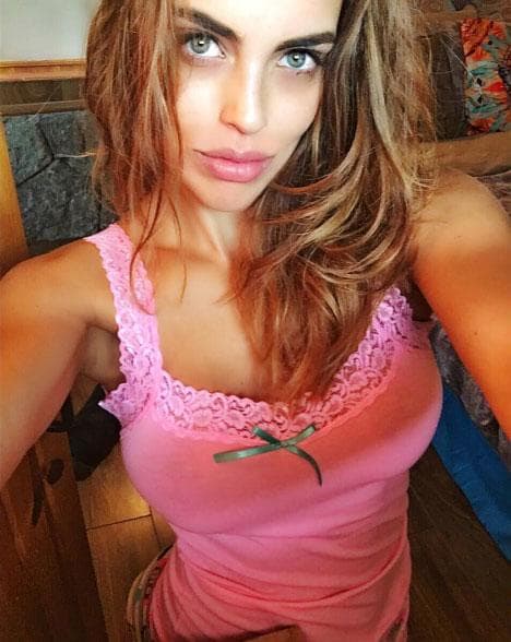 "Muchas personas que creen que me la vivo en el gimnasio, que me mato haciendo dietas, no se trata de cantidad y de horas en el gimnasio, se trata de que las pocas horas o días que vayas, lo aproveches; que sea tiempo invertido de calidad", comentó a una publicación de farándula en 2016.