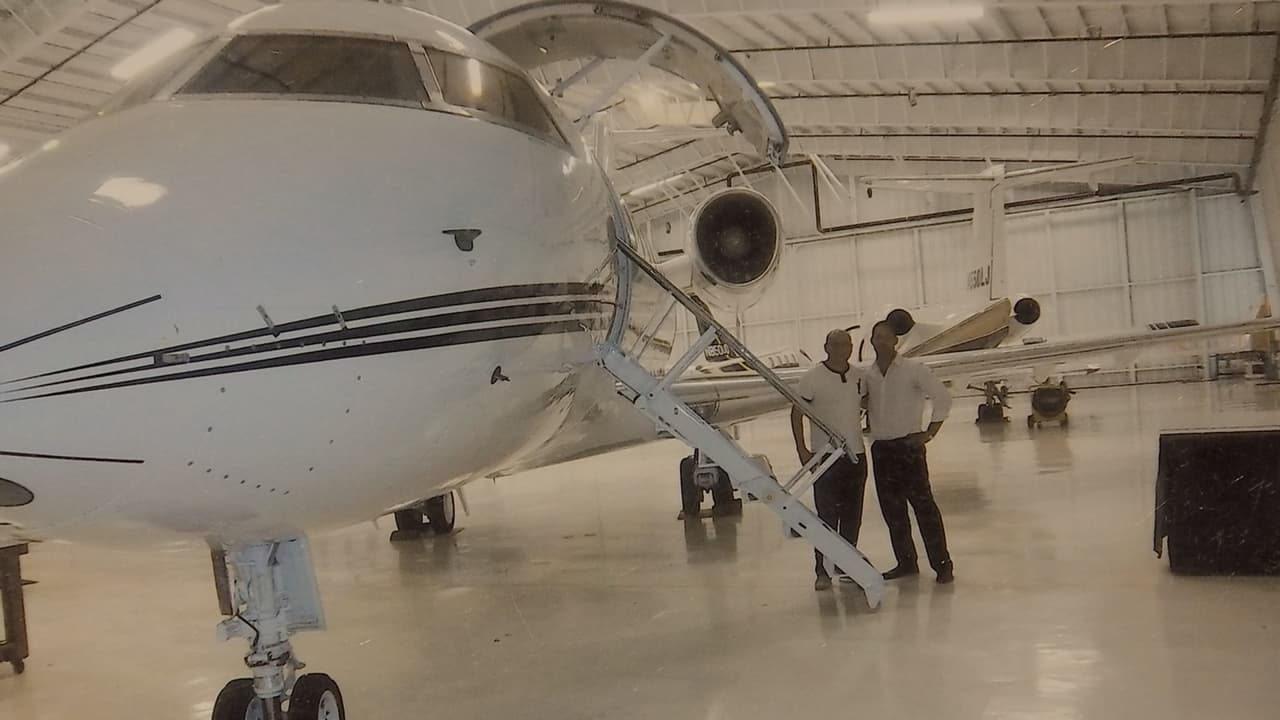 En una entrevista televisiva Ramírez dijo que estaba dispuesto a renunciar a cualquier secreto tributario para demostrar que es una persona que respeta las leyes.