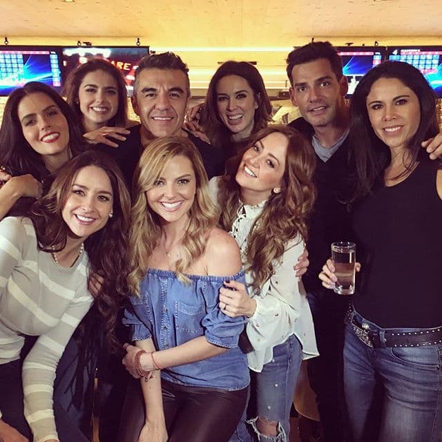 Vimos a las guapas de ´Pasión y Poder´ muy divertidas Susana Gonzales y Michelle Renaud también haciendo equipo con Marjorie de Suosa, Andrea Legarreta y Claudia Álvarez.