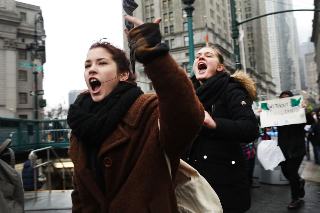 De Foley Square, en Lower Manhattan, los estudiantes se movieron a la oficina local de Inmigración en Nueva York.
