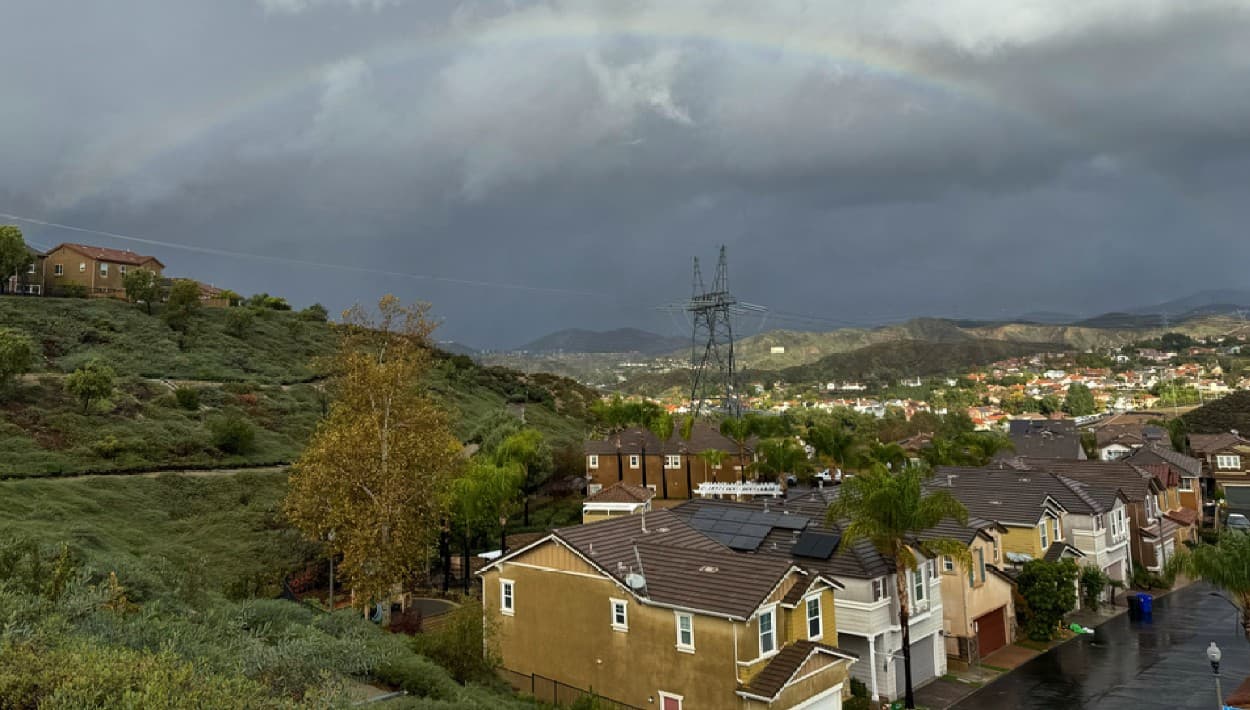 La lluvia se va, pero el sol no regresa: hasta cuándo hay riesgo de inundación al sur de California