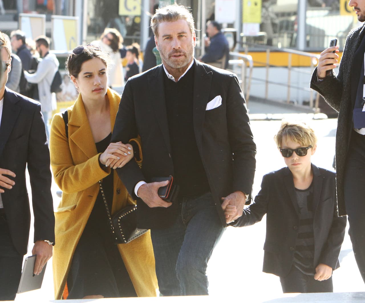 Respecto a sus dos hijos, comentó: “Nuestros hijos mantienen muy alto nuestro interés en la vida. 
<b>Su futuro es muy importante</b> para nosotros”.