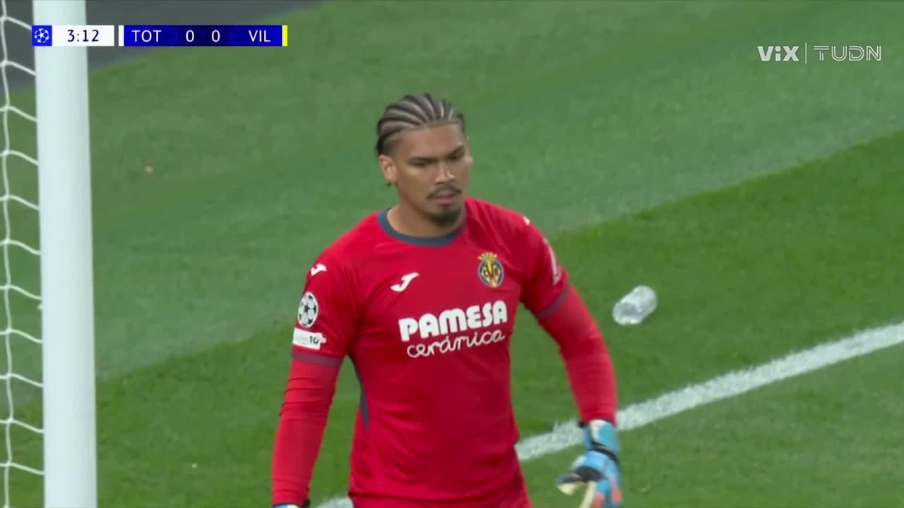 ¡El oso de la jornada! Luiz Júnior se hace un autogol garrafal
