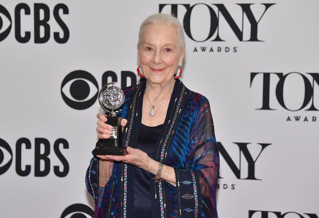 Rosemary Harris se encargó de ese papel durante toda la trilogía, pero su carrera no se limita a Marvel. En 1994 fue nominada en la categoría de Mejor Actriz de Reparto por 'Tom y Viv' y su carrera en el teatro le valió ser merecedora del reconocimiento 'Lifetime Achievement in Theatre Award'.
